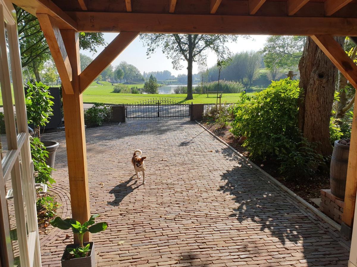 The Walnut Tree Bed & Breakfast Hellevoetsluis Exterior foto